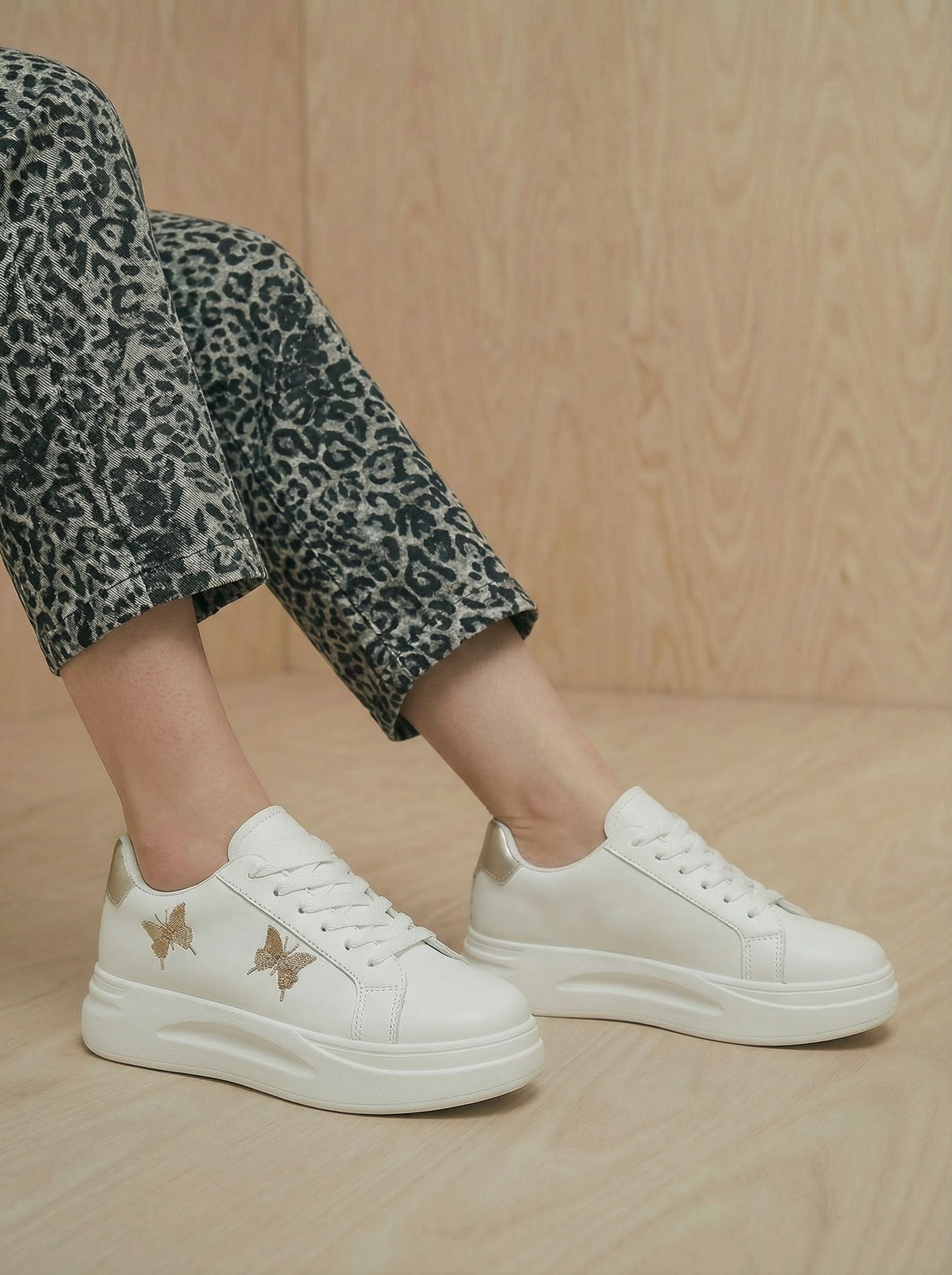 Butterfly Embroider Minimalist Fashion Shoes-White