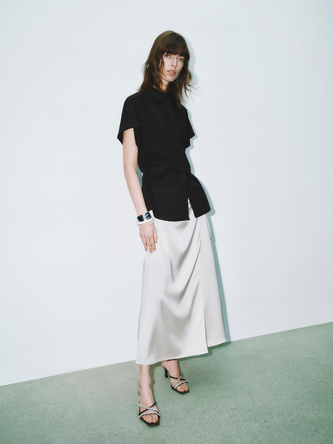 Urban Revivo Tapered Waist Short Sleeve Shirts-Black-Black