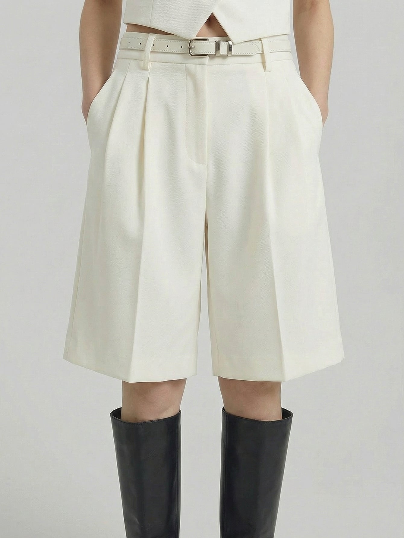 SAÏA High-Waisted Polished Shorts-White