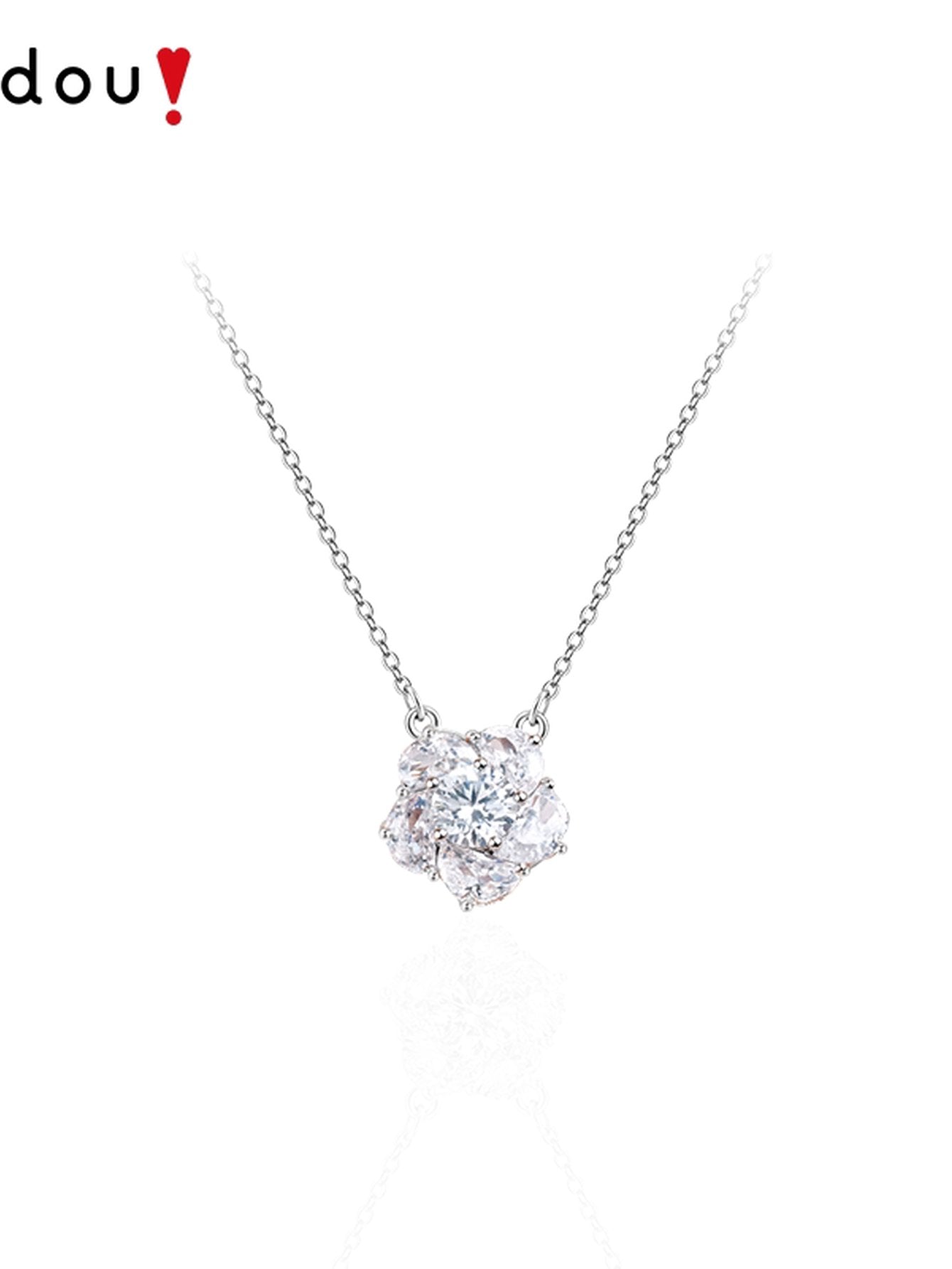 Dainty Sparkling Flower Pendant Necklace