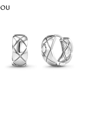 Minimalist Quilted Silver Hoop Earrings