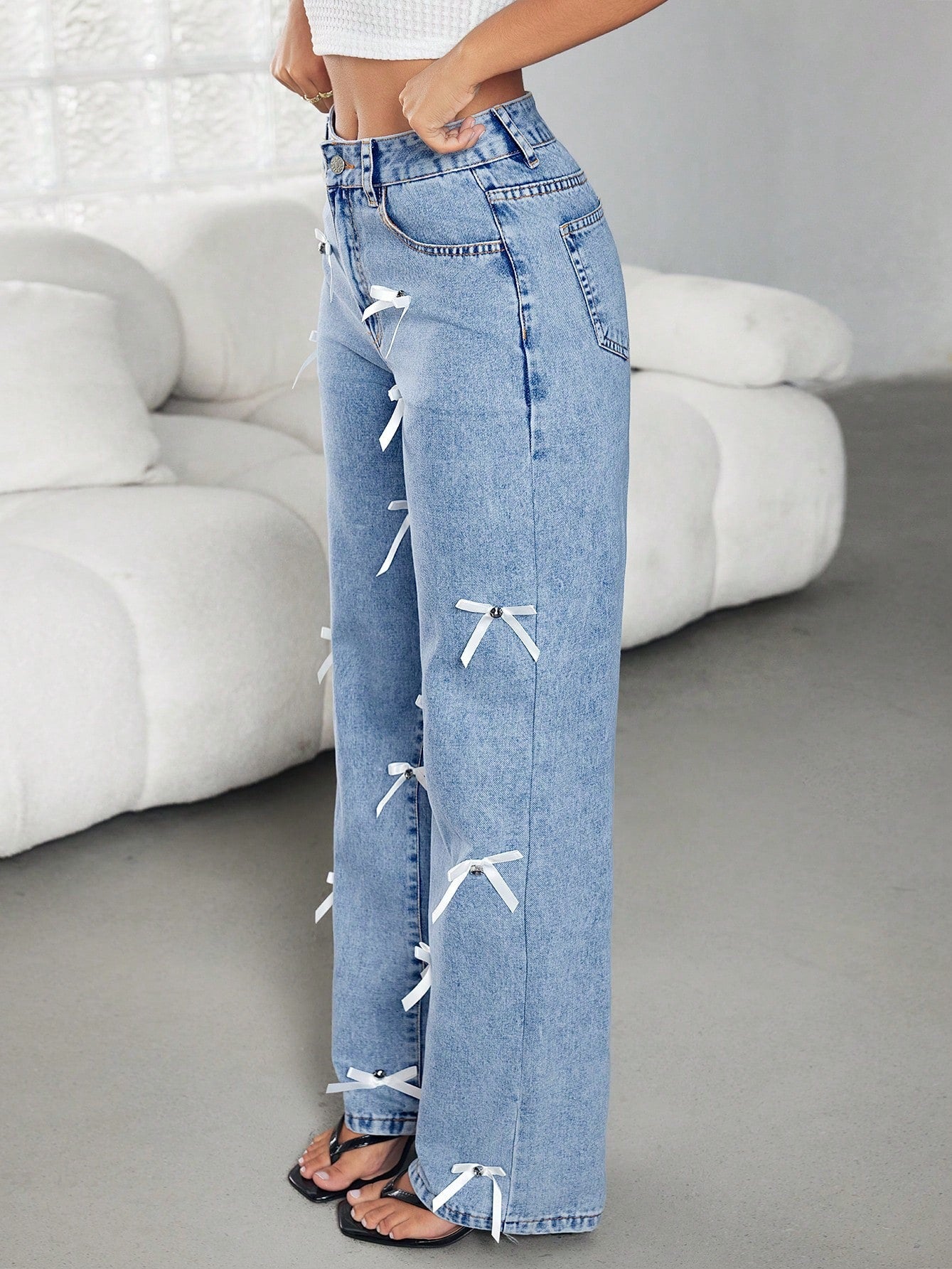 Floral Embroidered Wide-Leg Light-Wash Chic Jeans-Blue