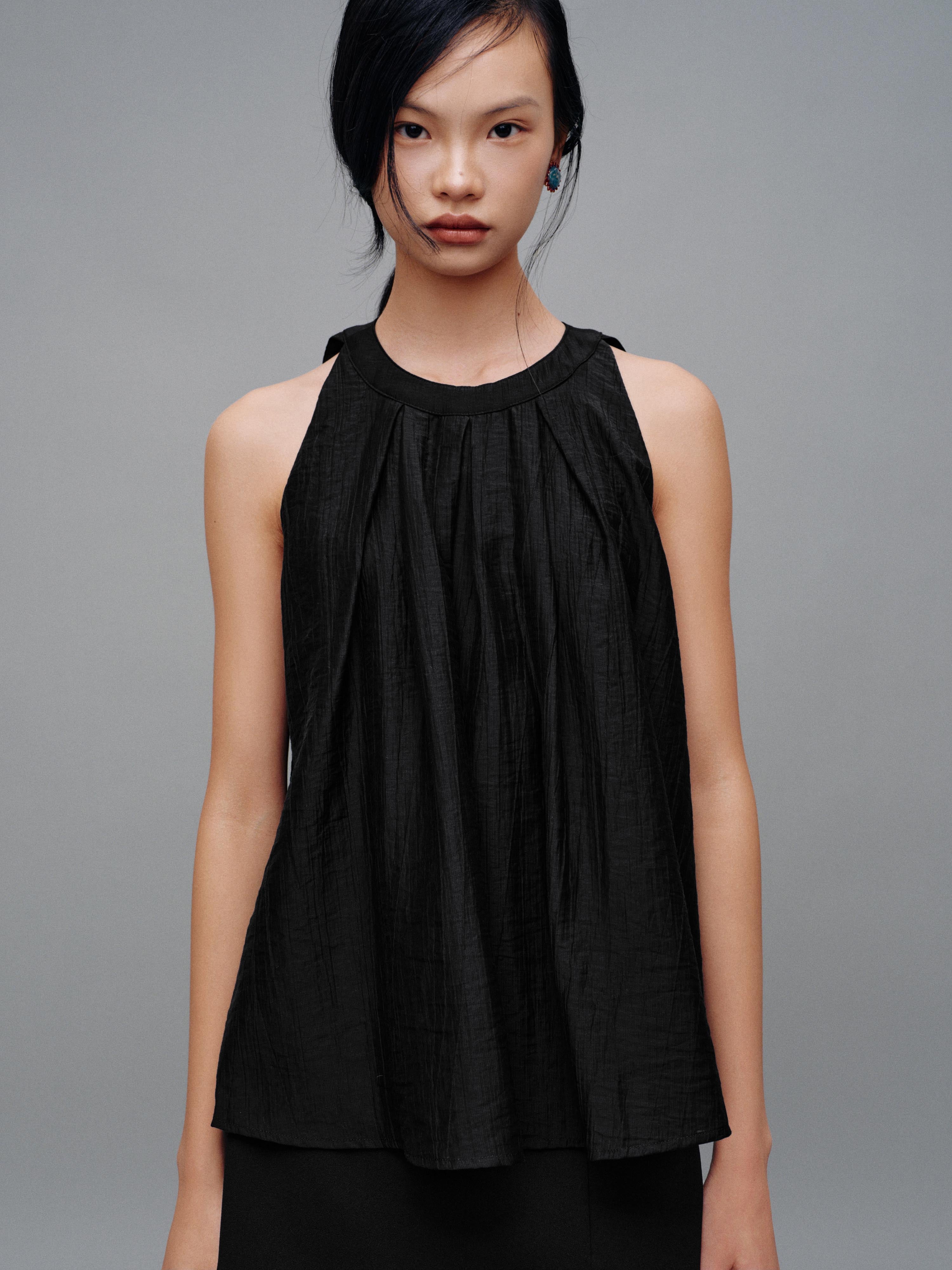 Urban Revivo Crew Neck Sleeveless Overhead Shirts