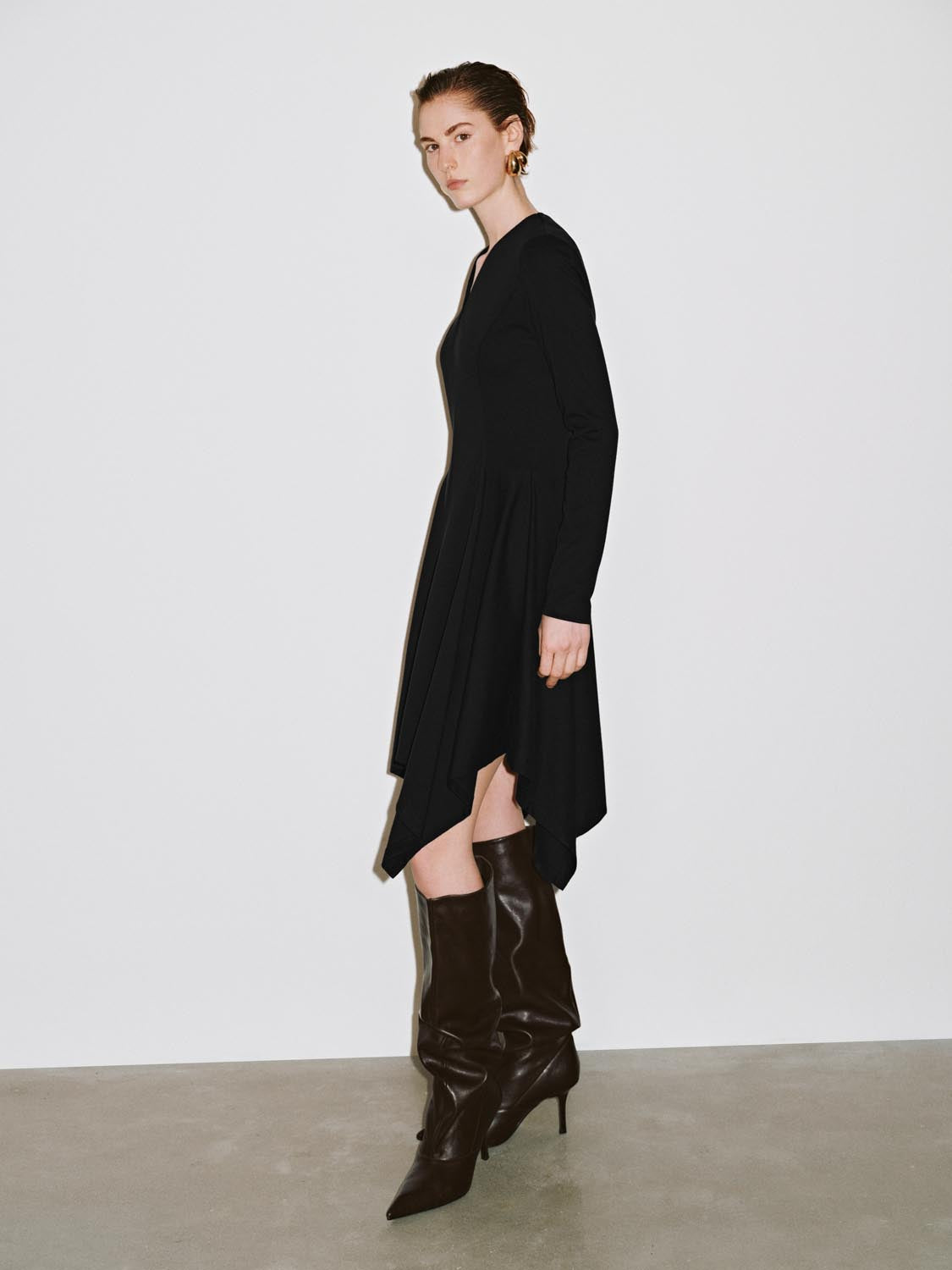 Urban Revivo Asymmetric Long Sleeve Midi Dresses-Black