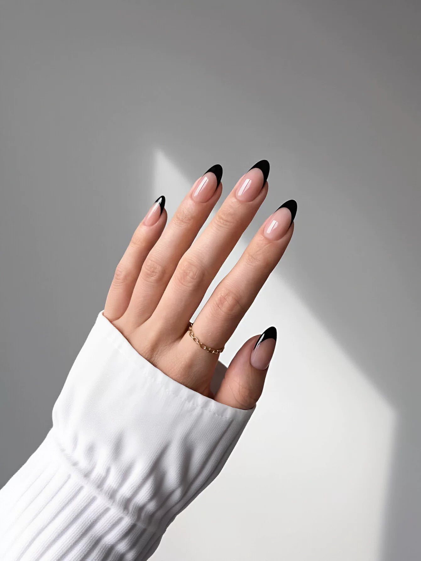 Elegant Black French Tip Press On Nails
