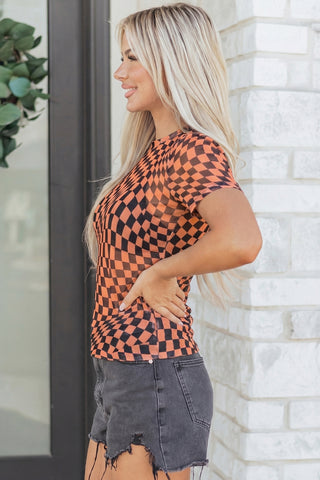 Wavy Checkered Print Fitted T-Shirt