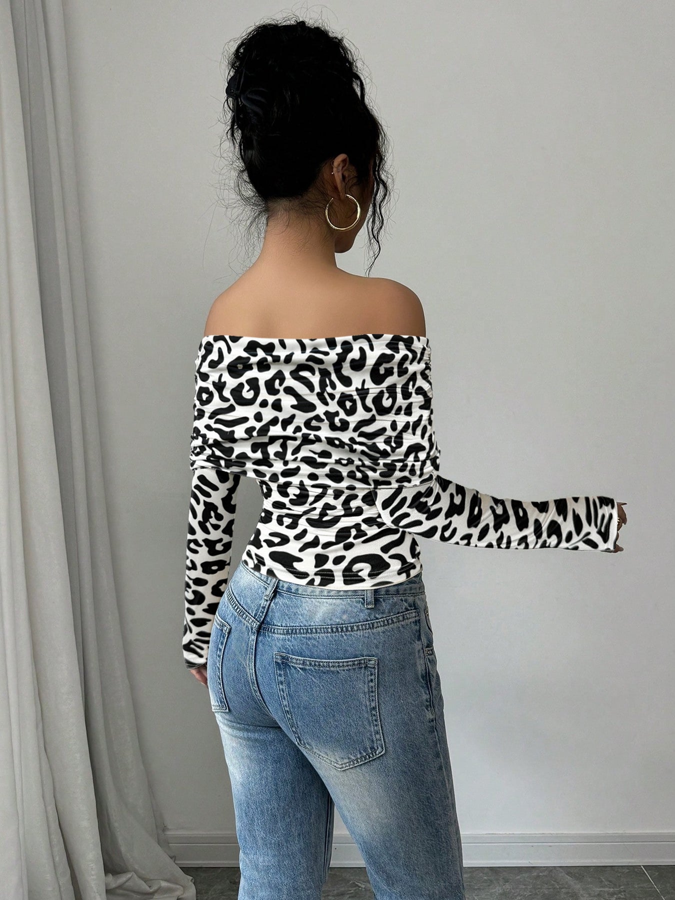 Off-Shoulder Leopard Print Long-Sleeve Casual T-Shirt-Black White