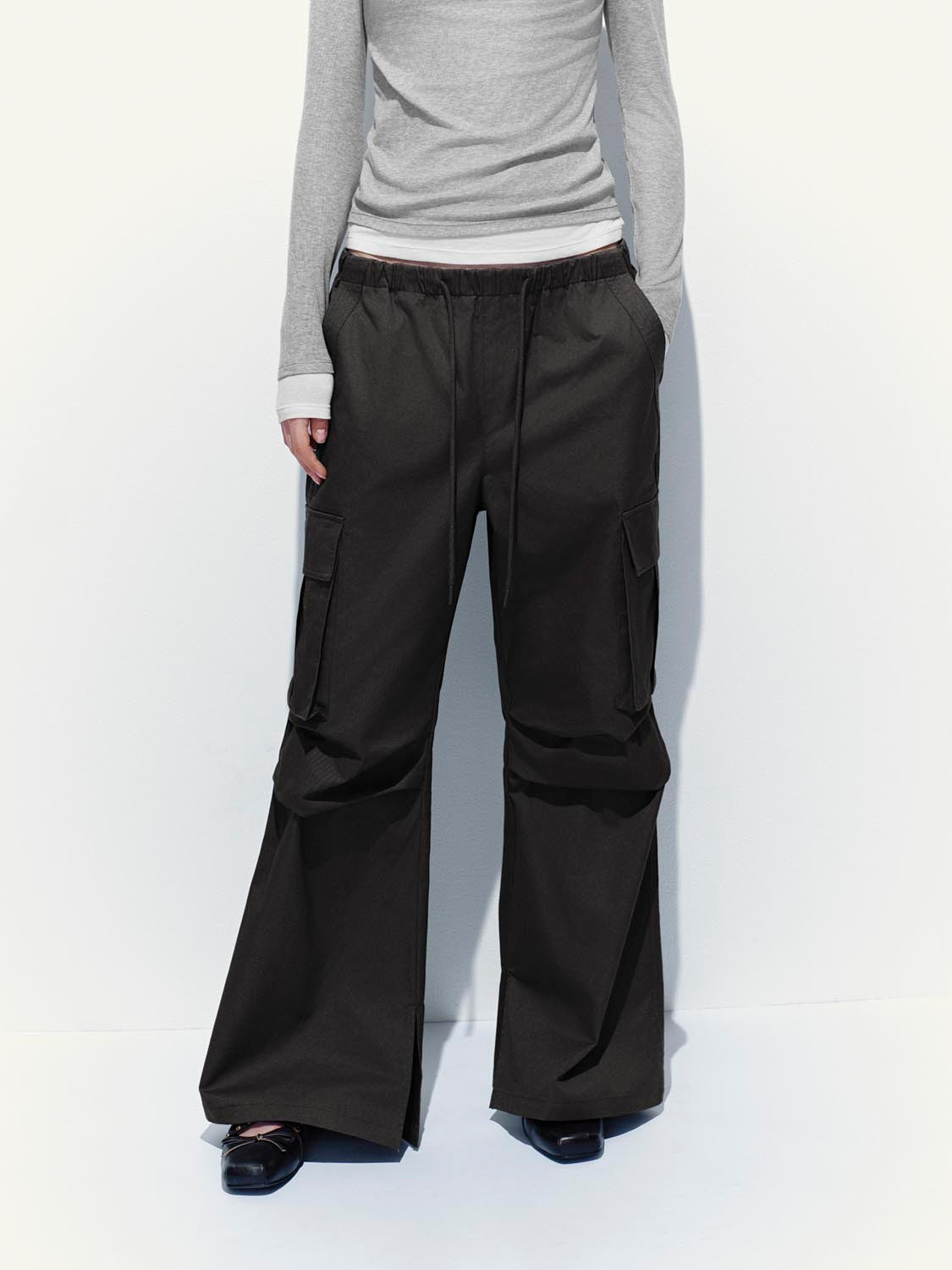 Urban Revivo Drawstring Cargo Flare Pants-Dark Gray