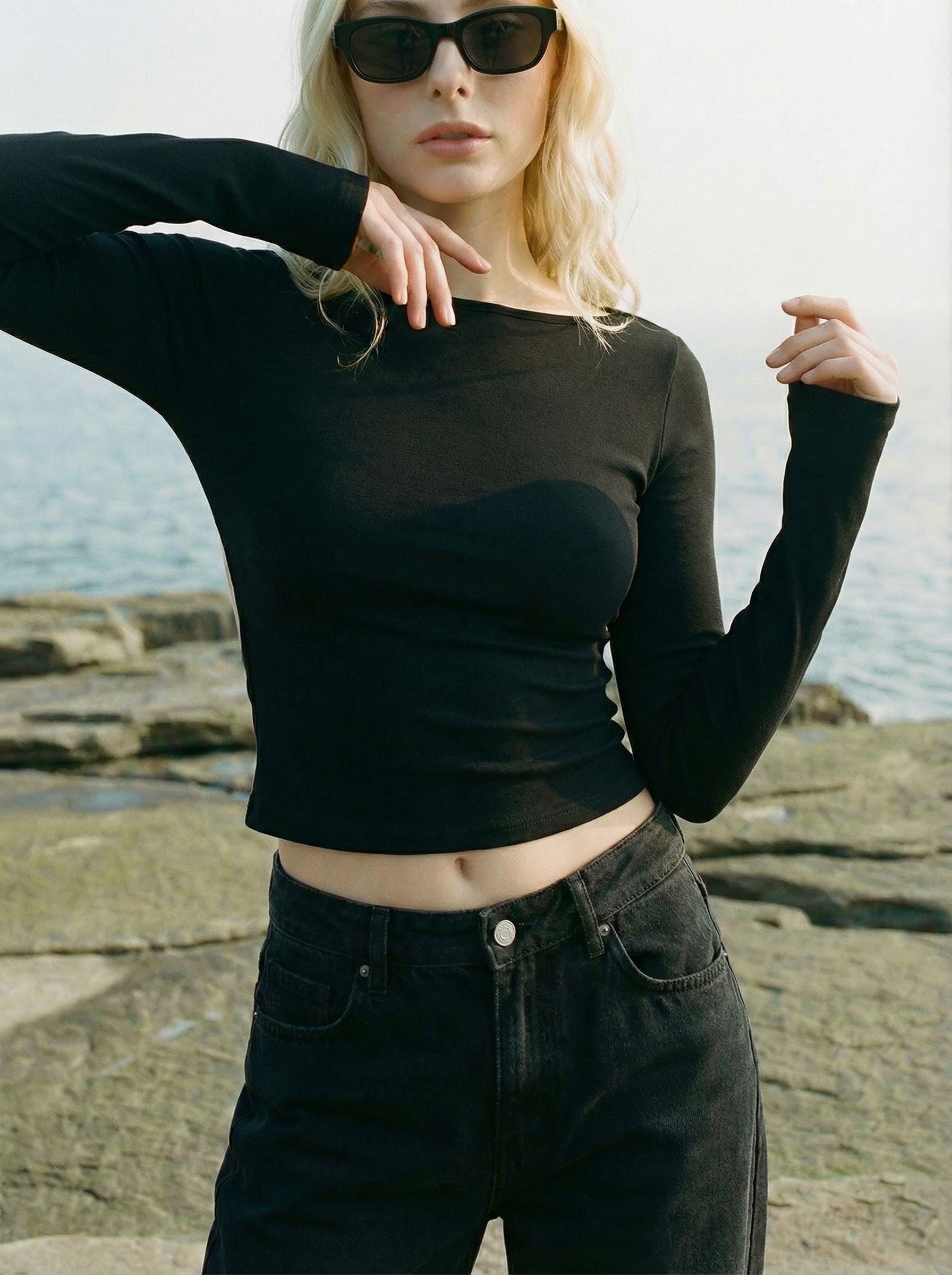 Bateau Neck Lon Sleeve Fitted Minimalist T-shirt-Black