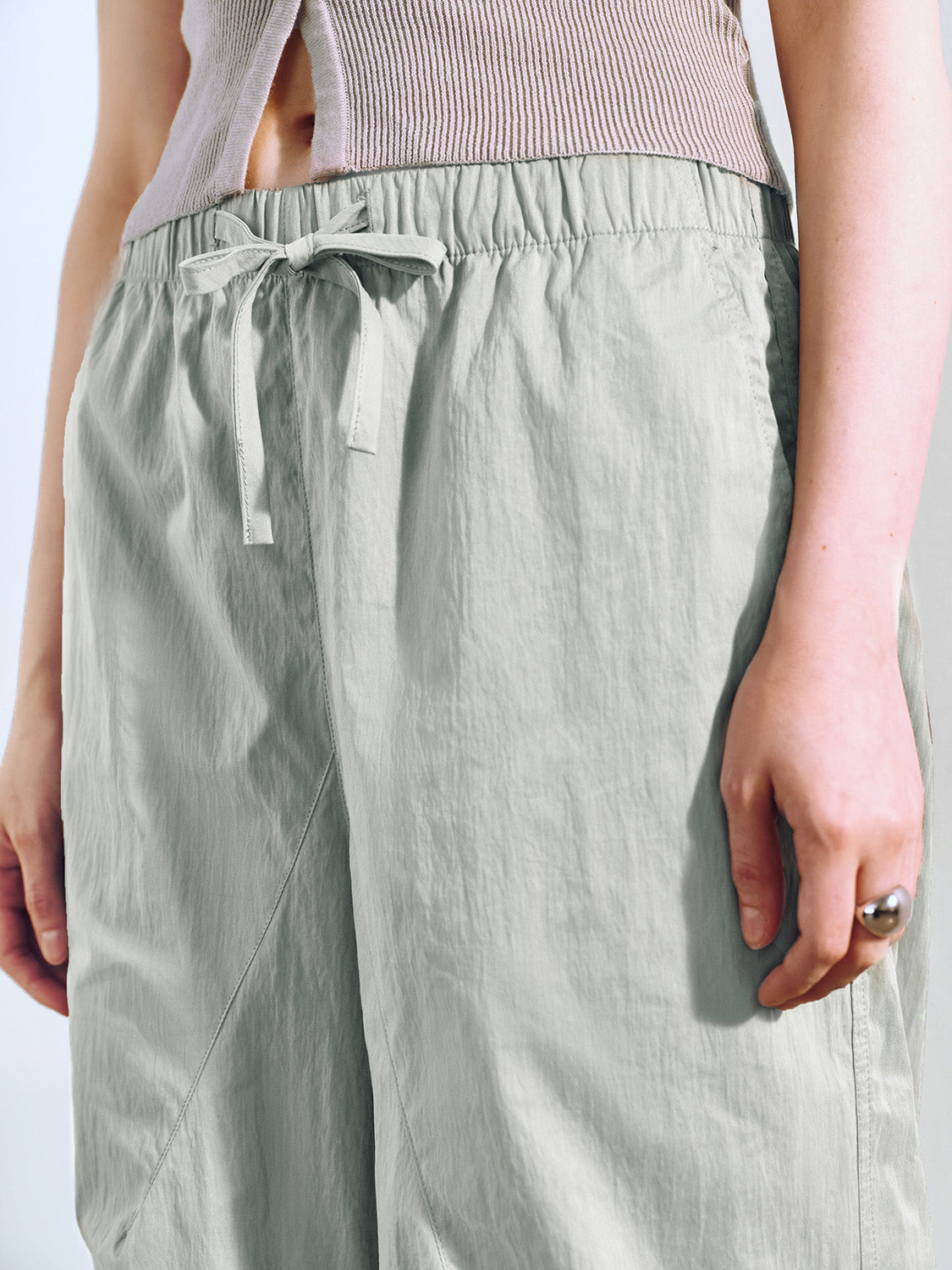 Urban Revivo Elastic Waist Loose Jogger Pants-Deep Green