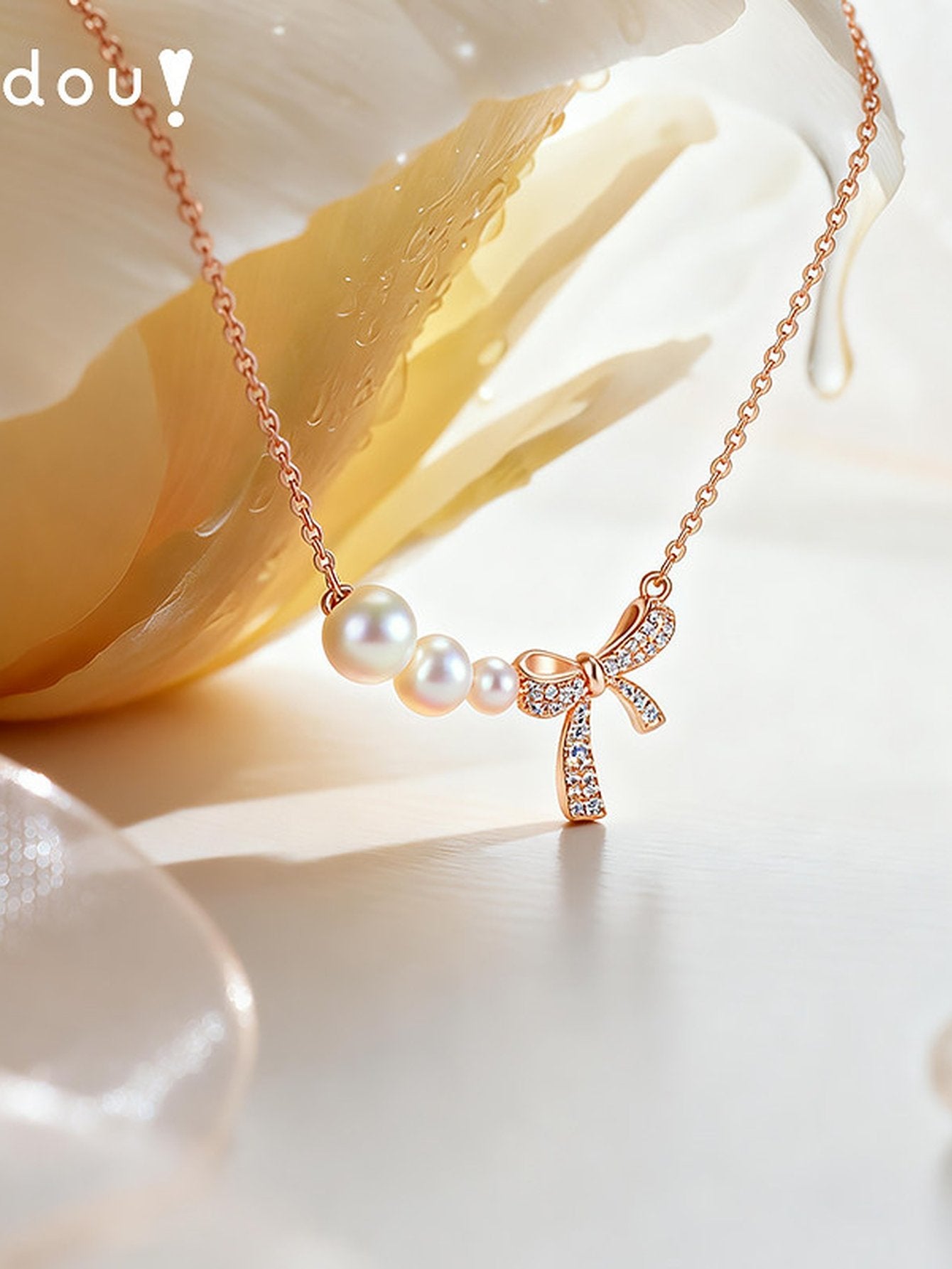 Elegant Pearl Bowknot Gold Necklace