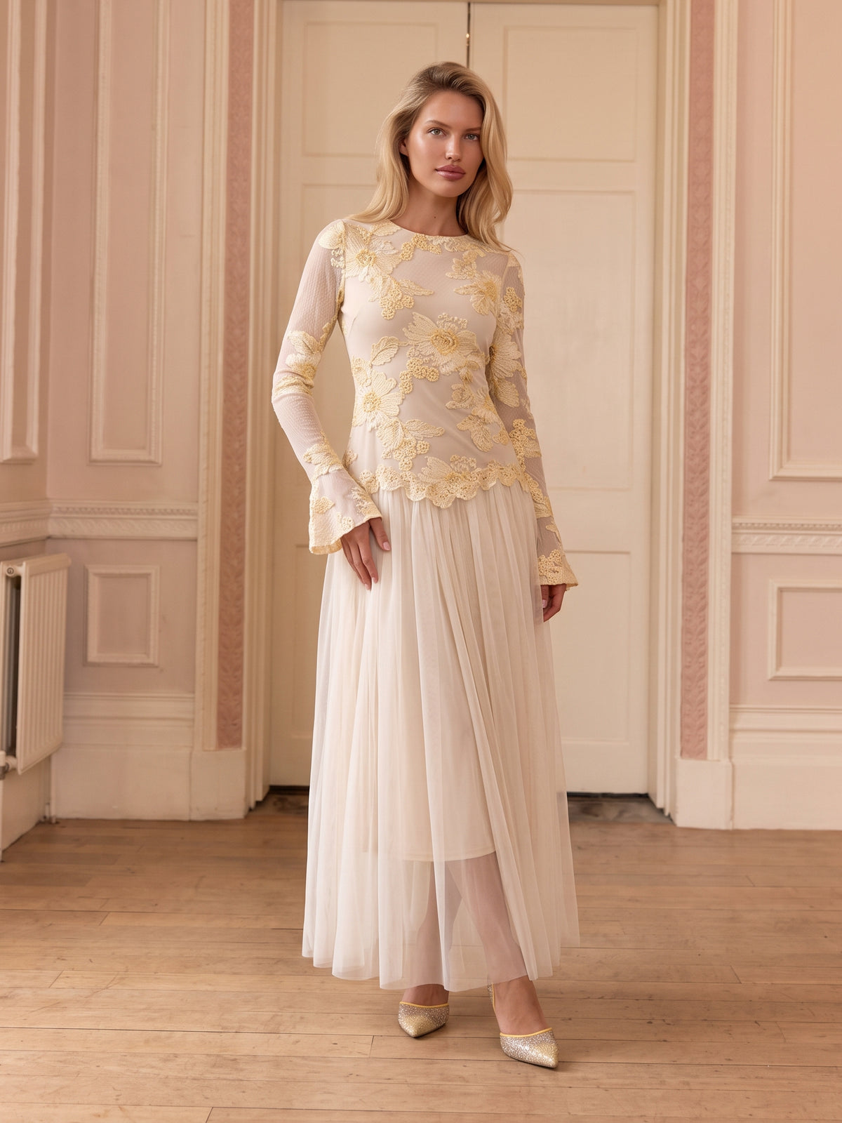 Elegant Lace Applique Pleated Midi Dress
