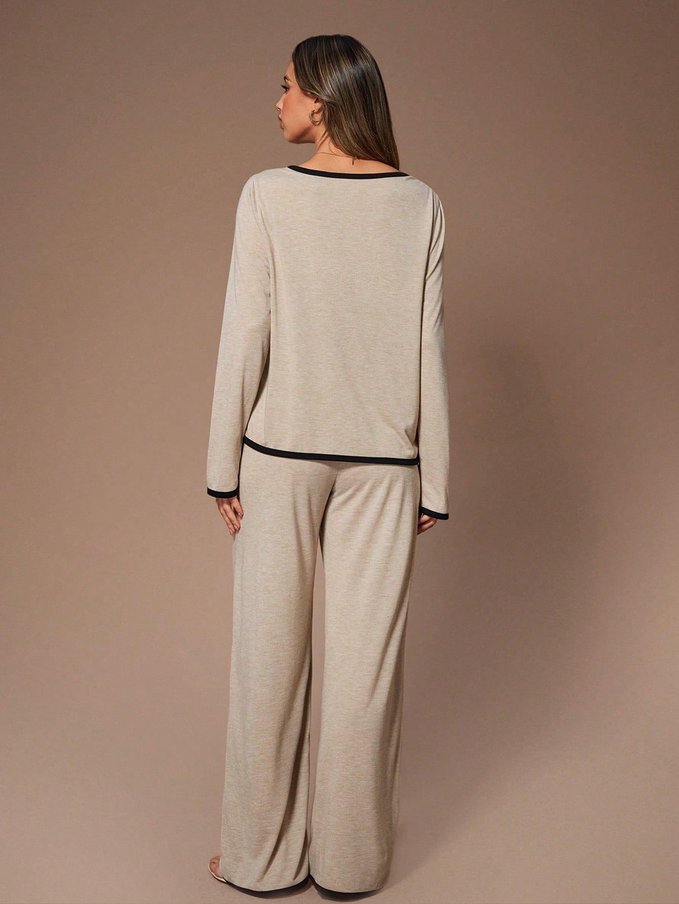 Soft Contrast Trim Button Lounge Set