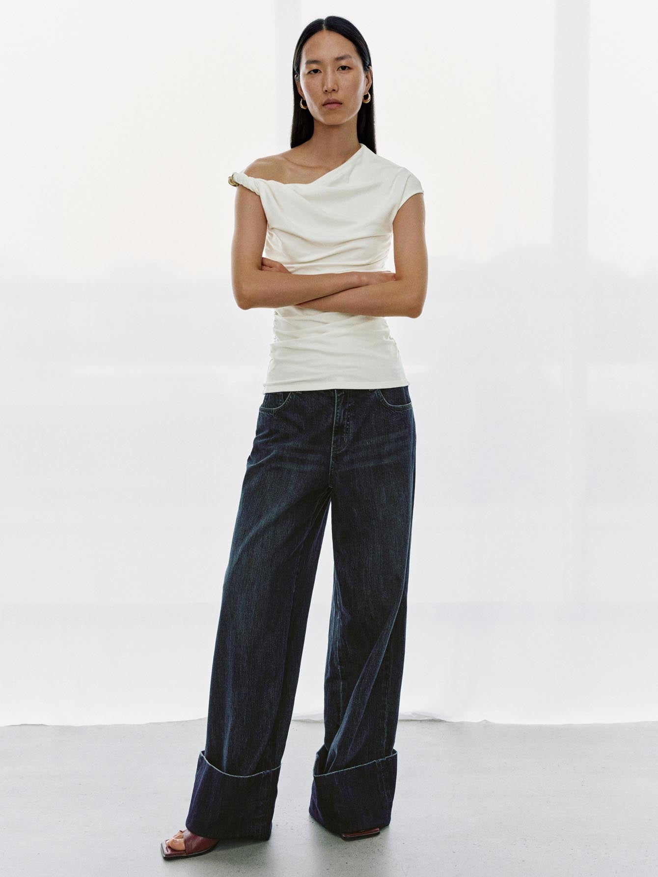 Urban Revivo One Shoulder Ruched T-Shirts-White