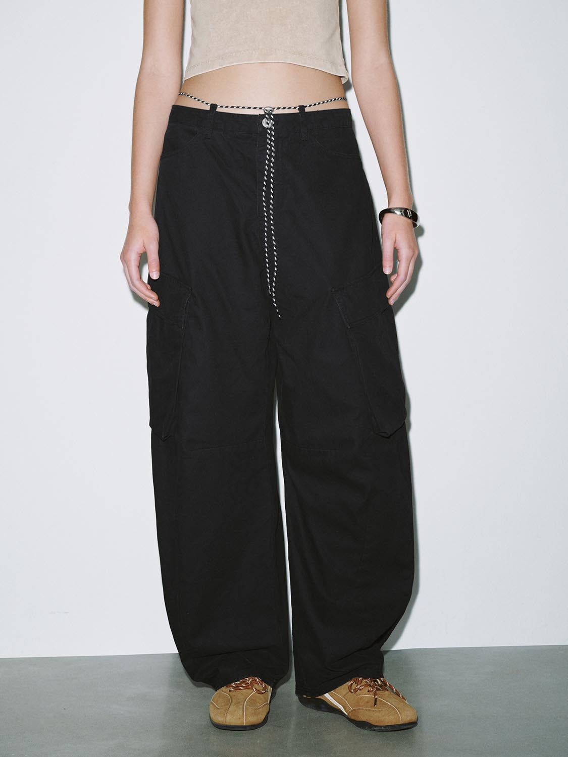Urban Revivo Carrot Fit Pants-Black