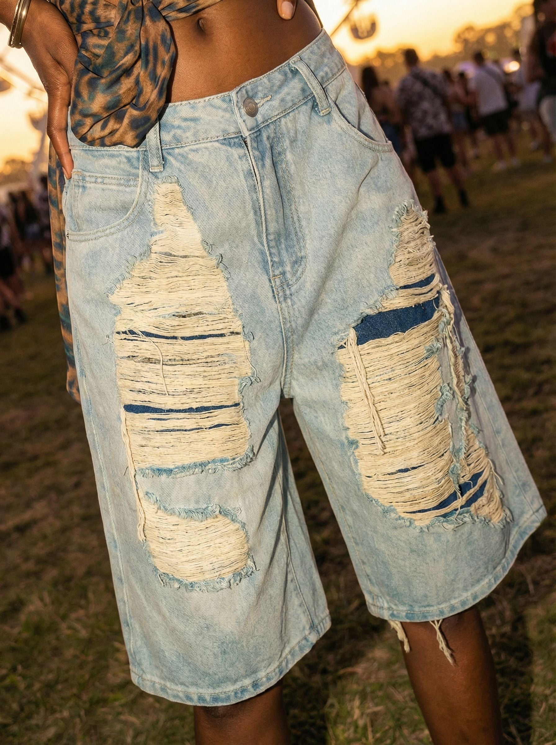 Distressed Frayed-Hem Vintae Denim Shorts-Washed Blue