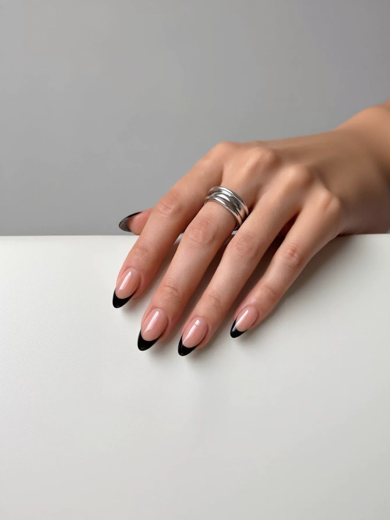 Elegant Black French Tip Press On Nails