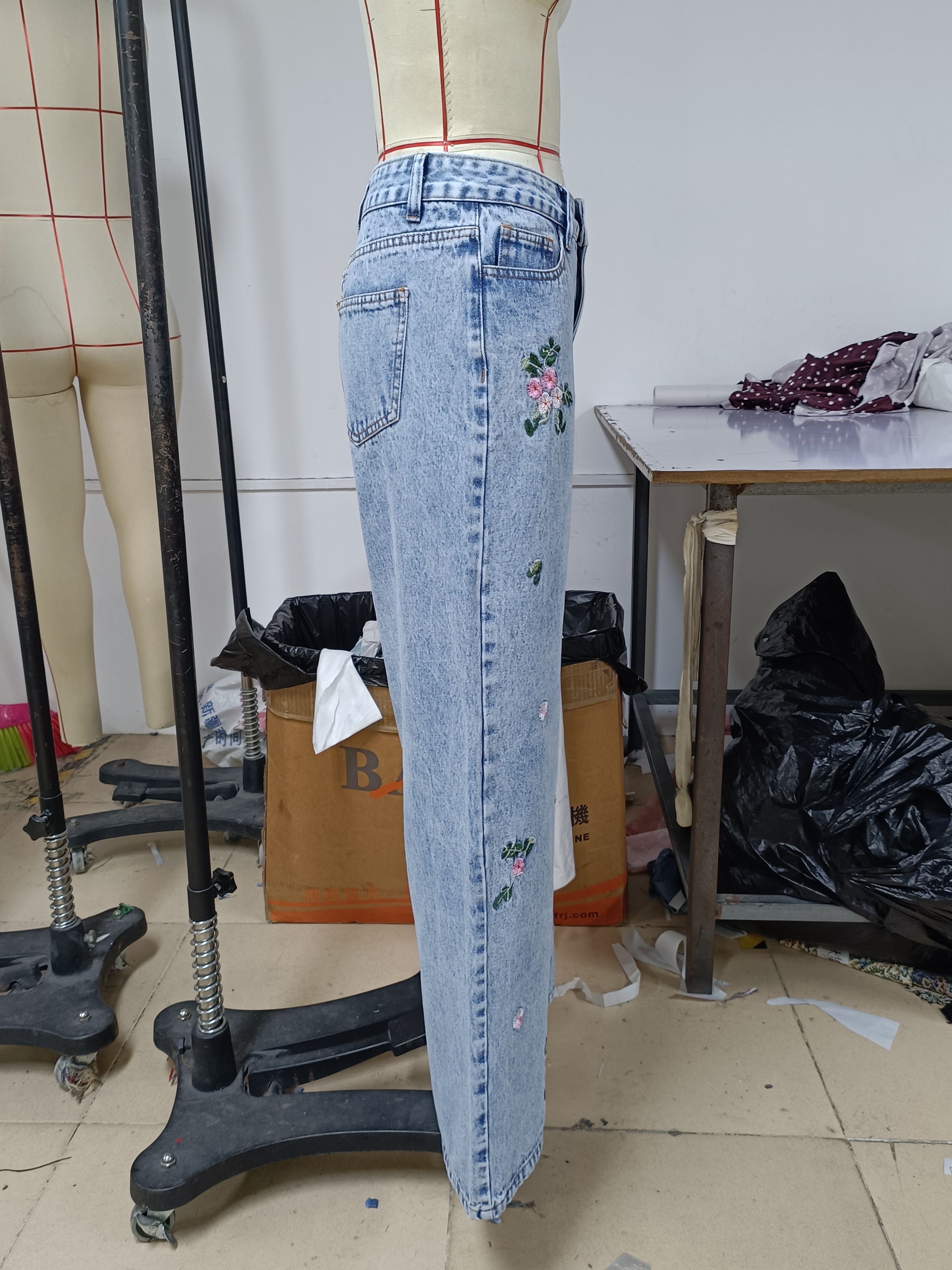 Floral Embroidered High Waisted Jeans