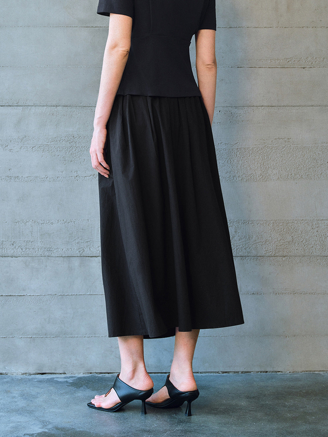 Urban Revivo Elastic Waist Midi A-Line Skirt-Black