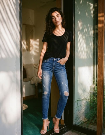 Distressed Frayed Hem Skinny Jeans