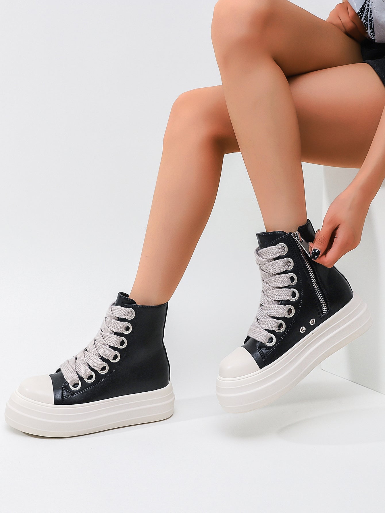 Chunky Platform Zip-Detail Edgy Boots[Note:Runs Small,Go One Size Up]