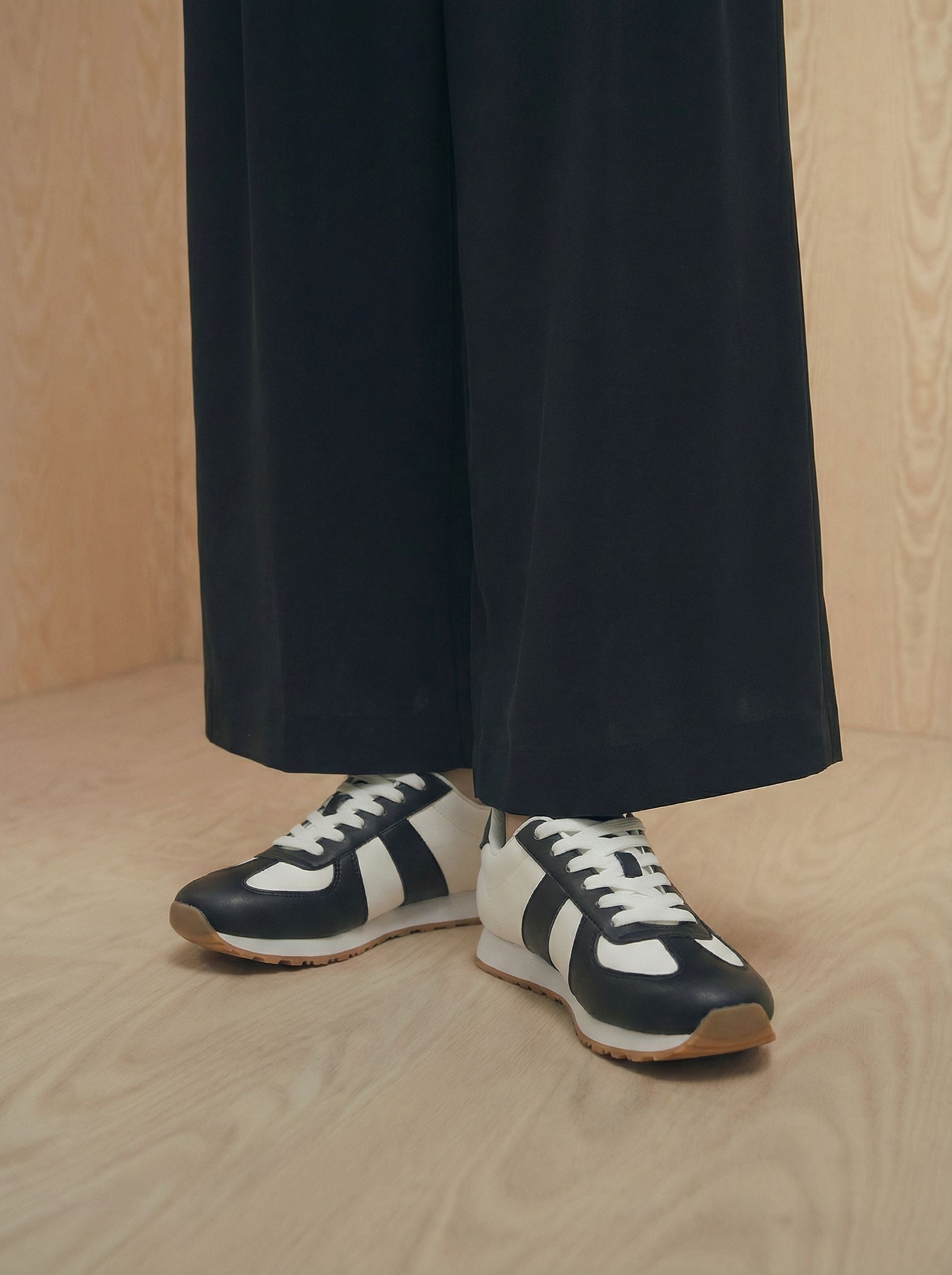 Two-Tone Design Cushioned Sole German Trainers-Black White