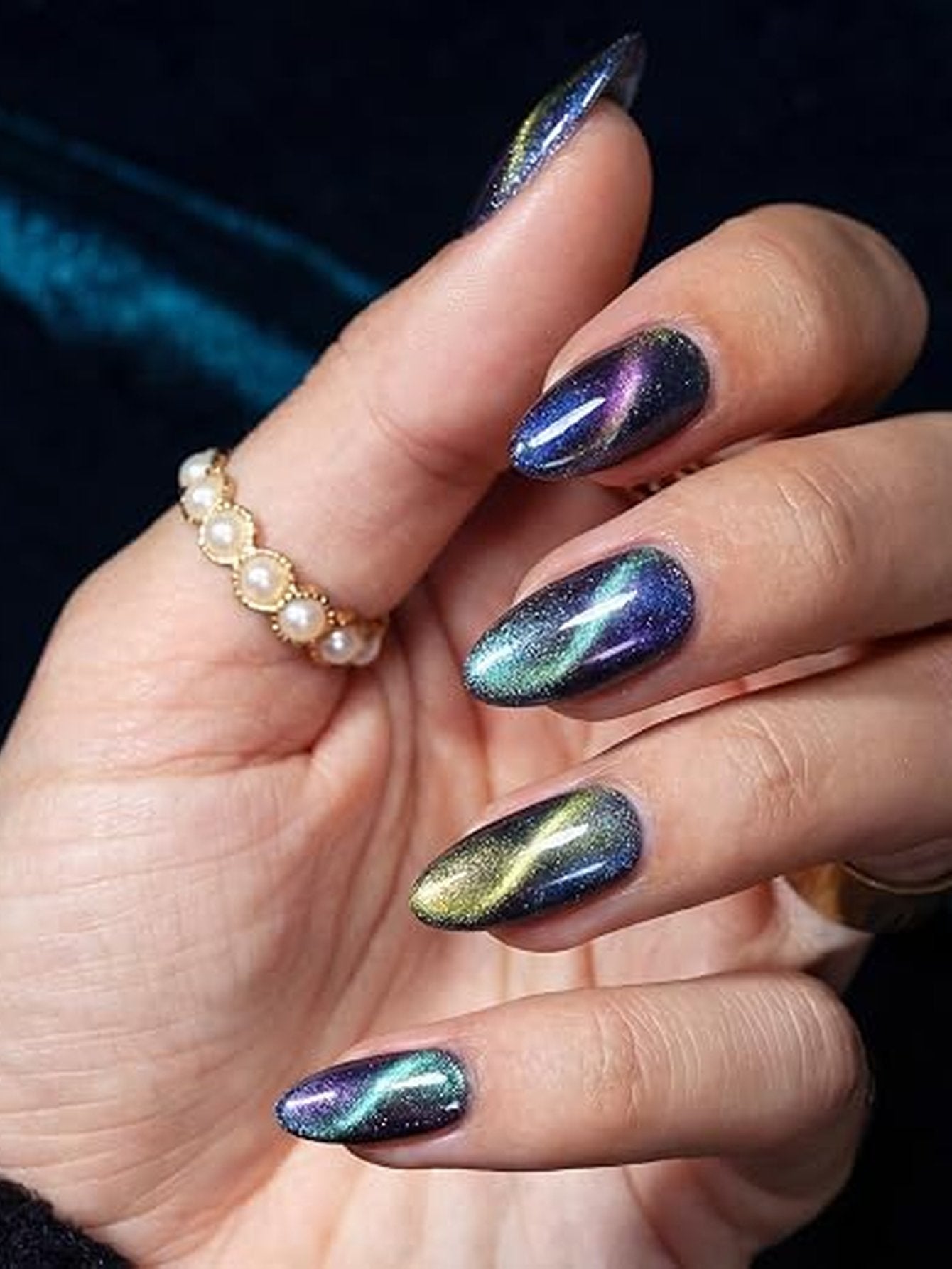 Shimmering Cat Eye Gel Nail Polish