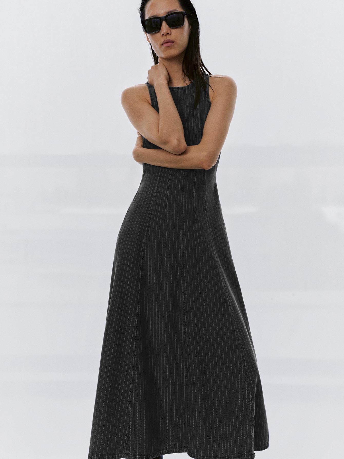 Urban Revivo Sleeveless Denim Midi Dresses-Deep Dark Gray Stripes