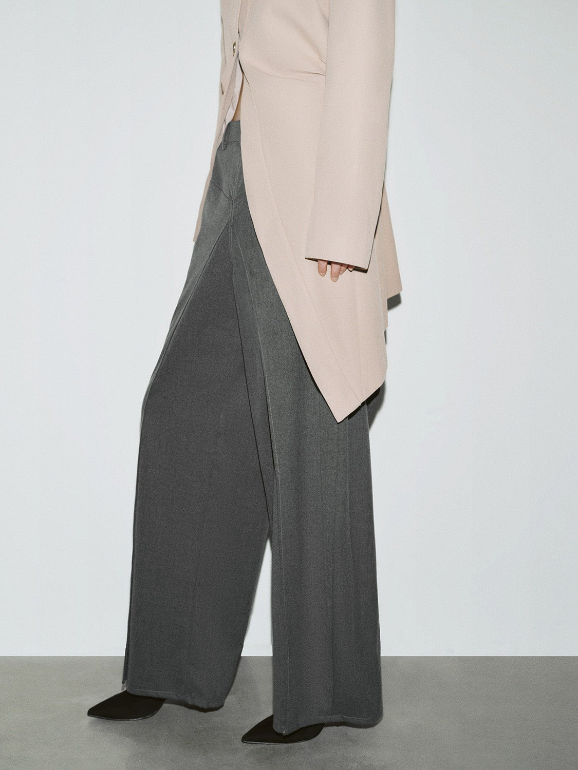 Urban Revivo Carrot Fit Pants-Dark Gray