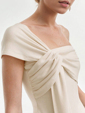 Asymmetric Knot One-Shoulder Fashion T-Shirt